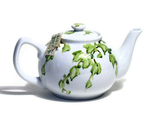 Ivy painted tea pot